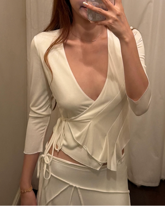 Elle | Nelly V Neck Top