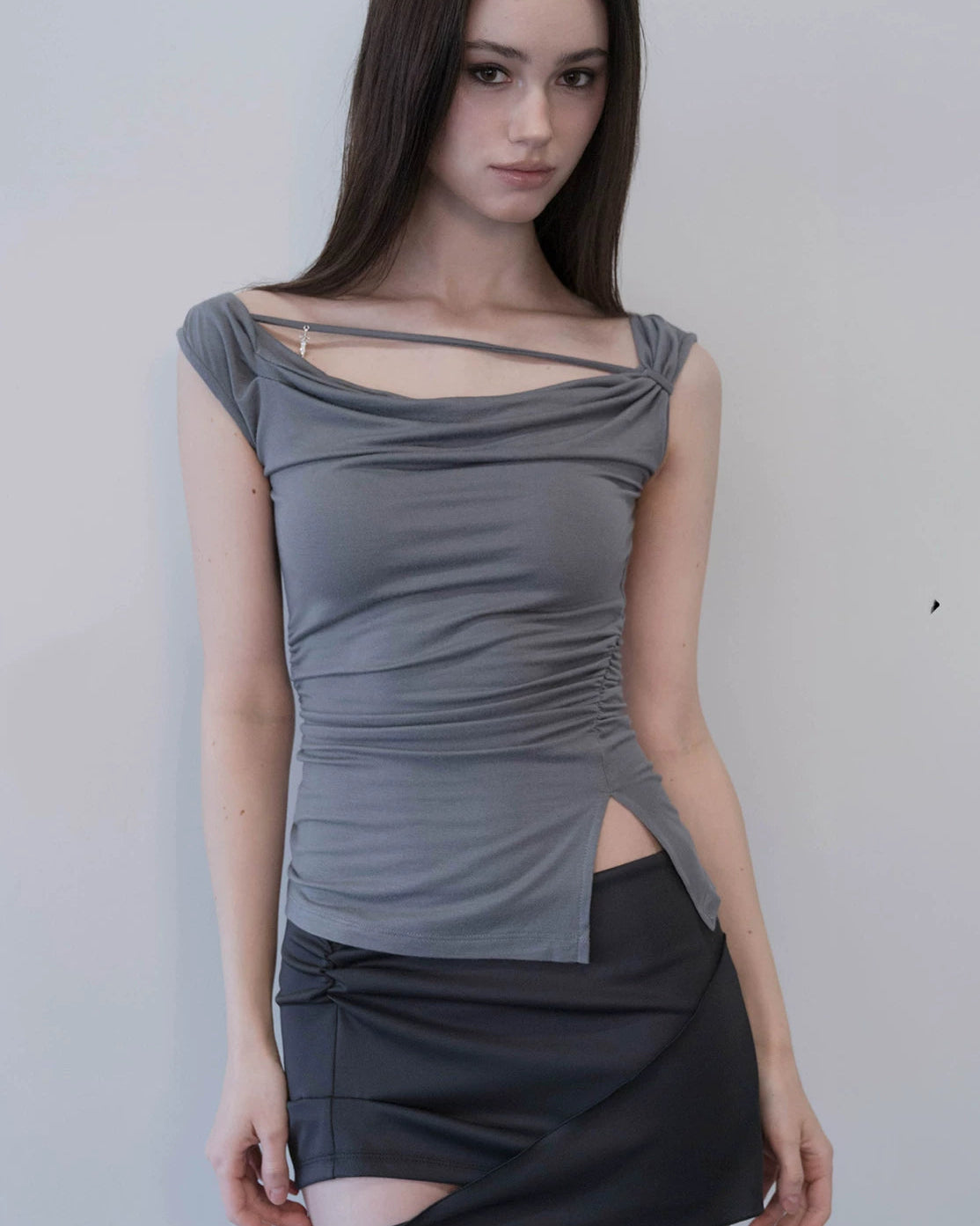 Eihey | Asymmetrical Off-Shoulder Ruched Top