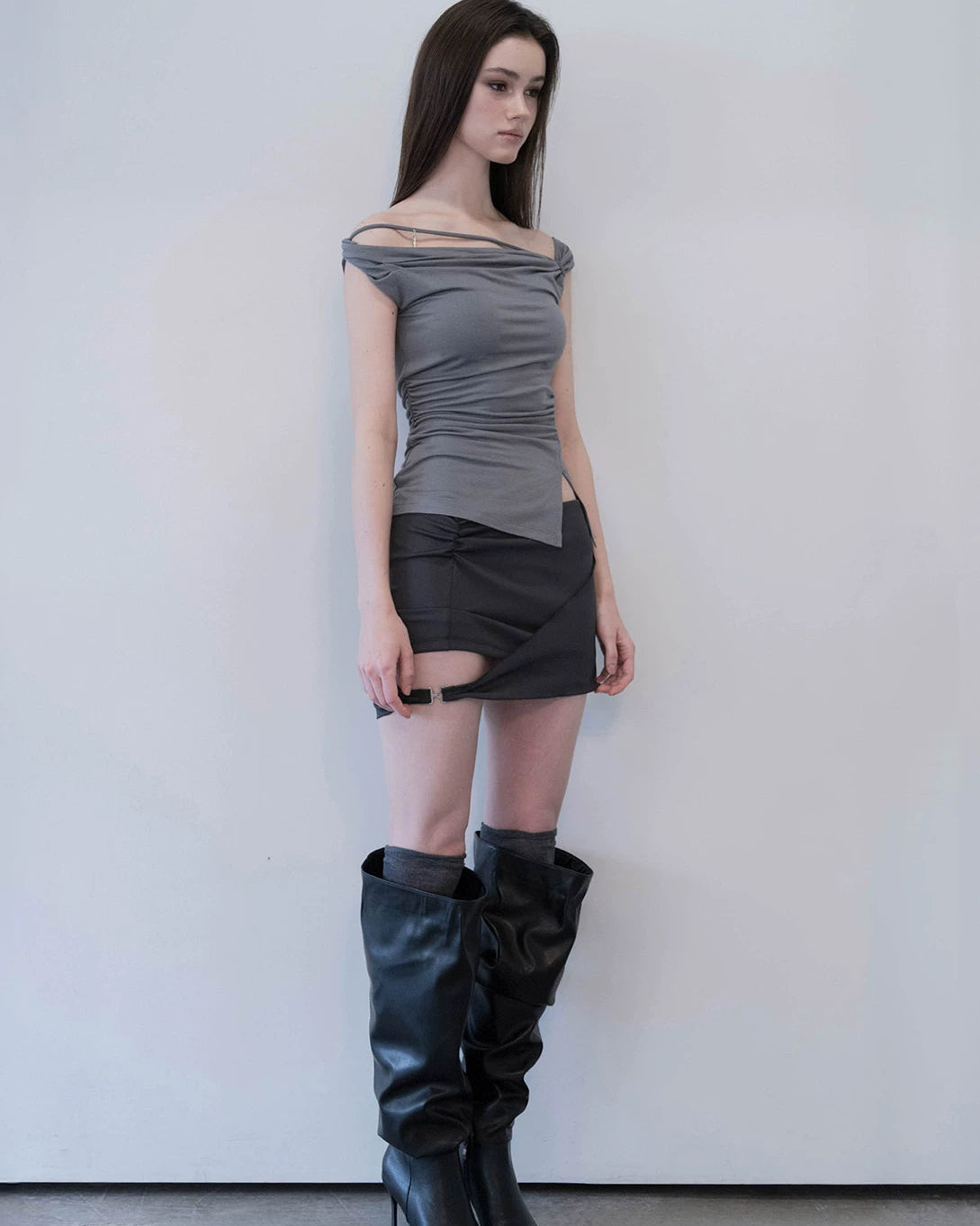 Eihey | Asymmetrical Off-Shoulder Ruched Top