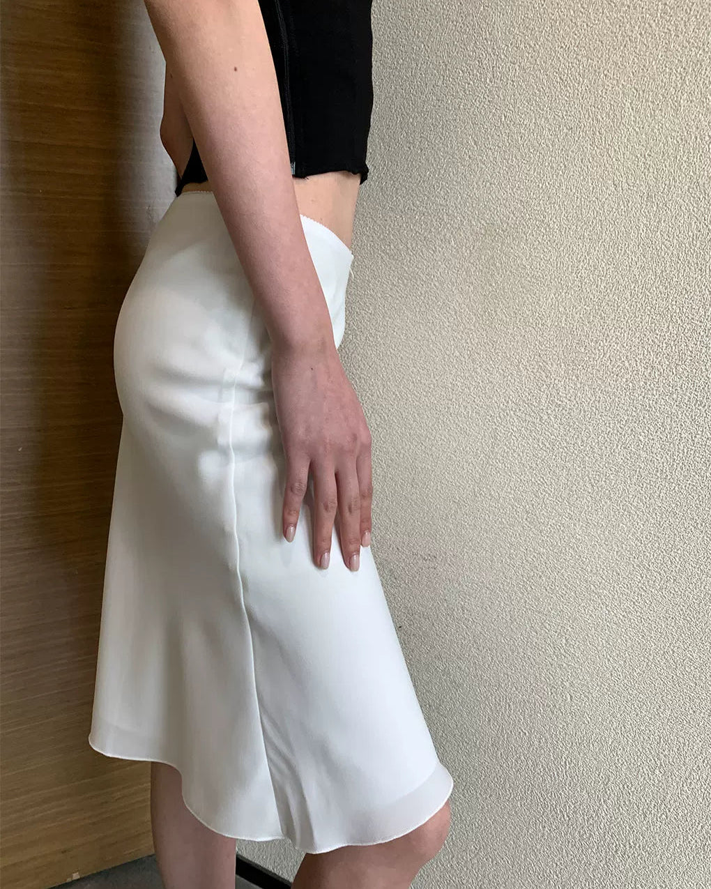 Elle | Éloise Low Rise Satin Midi Skirt