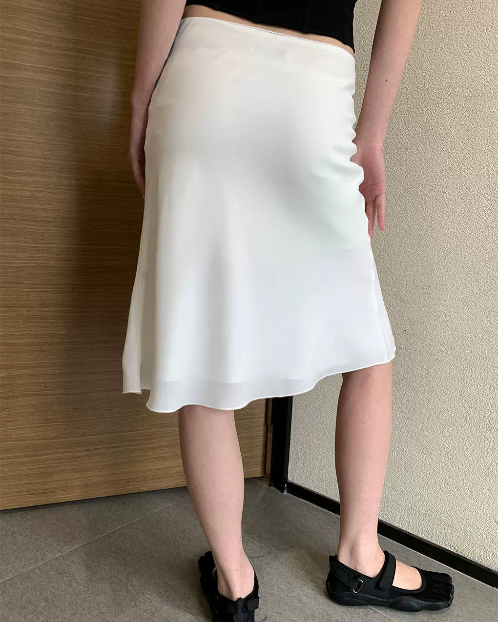 Elle | Éloise Low Rise Satin Midi Skirt
