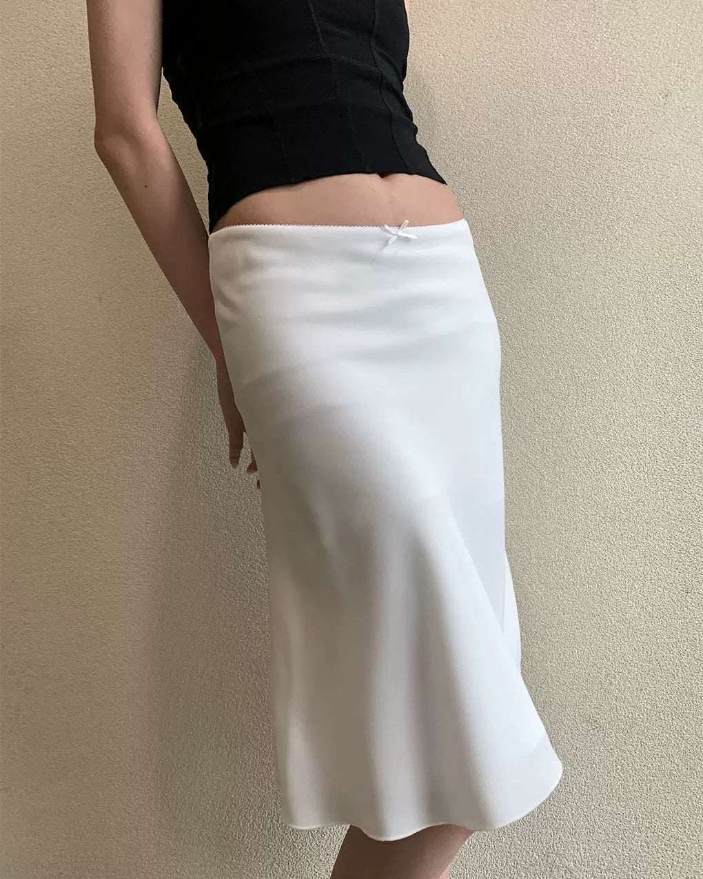 Éloise Low Rise Satin Midi Skirt
