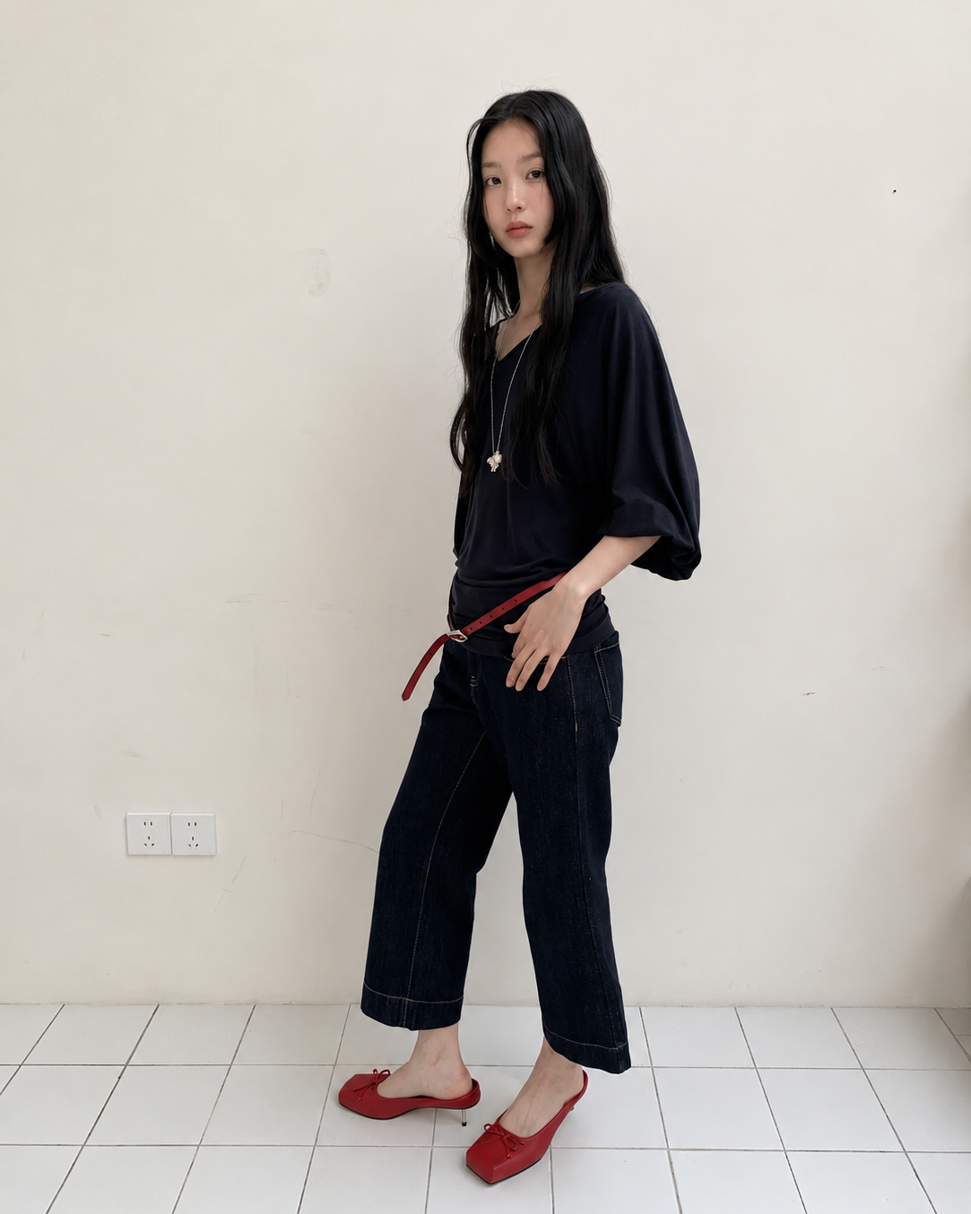Lyla Lyocell V-Neck Balloon Sleeve Top