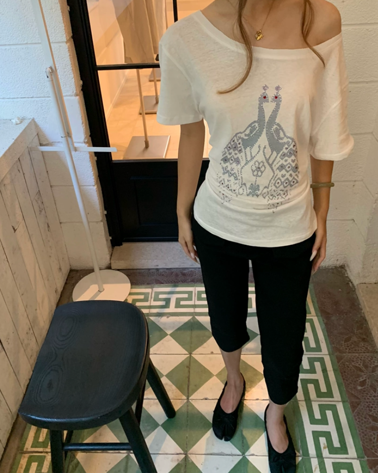 Elle | Peacocks Kissing Rhinestone Tee