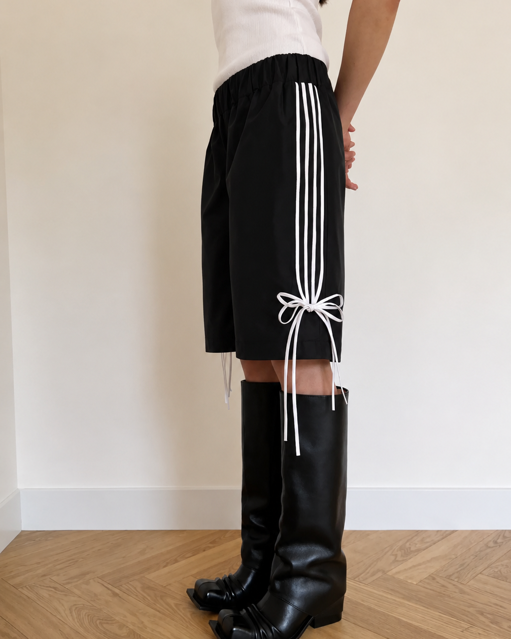 Elle ｜Triple-Stripe Bow Capri Pants